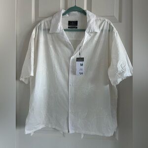 Primark Men’s cotton button down top. Short sleeve. NWT. Size Medium.